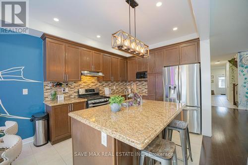 61 Edinburgh Drive, Brampton, ON - Indoor Photo Showing Kitchen With Stainless Steel Kitchen With Upgraded Kitchen