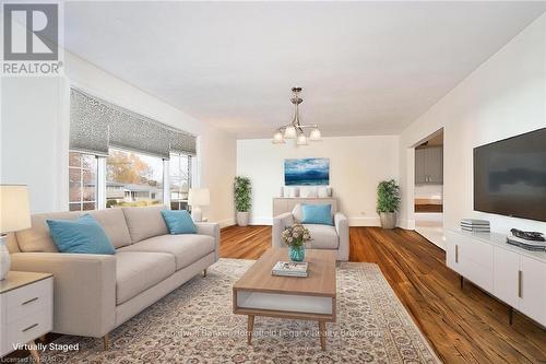 7 King Crescent, East Zorra-Tavistock (Hickson), ON - Indoor Photo Showing Living Room