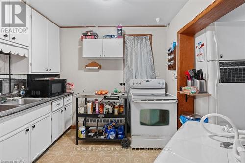 116 Quebec Street, Goderich (Goderich (Town)), ON - Indoor Photo Showing Kitchen With Double Sink