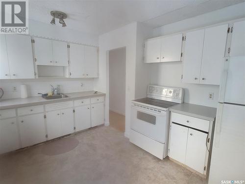 31 Charles Crescent, Regina, SK - Indoor Photo Showing Kitchen