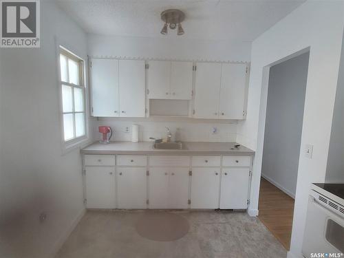 31 Charles Crescent, Regina, SK - Indoor Photo Showing Kitchen