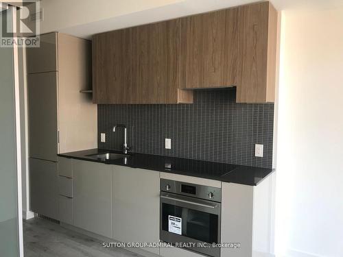 1001 - 161 Roehampton Avenue, Toronto, ON - Indoor Photo Showing Kitchen With Double Sink With Upgraded Kitchen