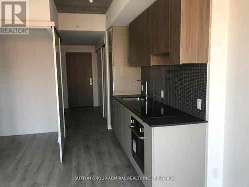 1001 - 161 Roehampton Avenue, Toronto, ON - Indoor Photo Showing Kitchen