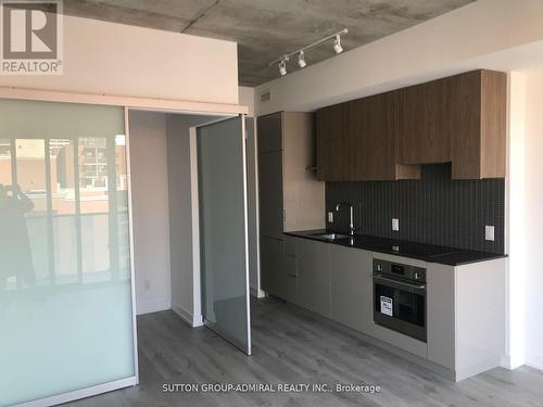 1001 - 161 Roehampton Avenue, Toronto, ON - Indoor Photo Showing Kitchen