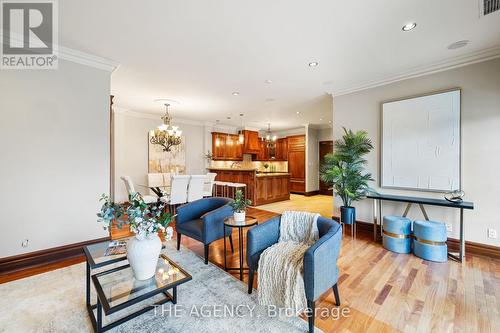 Ph5 - 33 Wallace Street, Vaughan, ON - Indoor Photo Showing Living Room