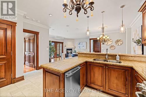 Ph5 - 33 Wallace Street, Vaughan, ON - Indoor Photo Showing Kitchen With Double Sink