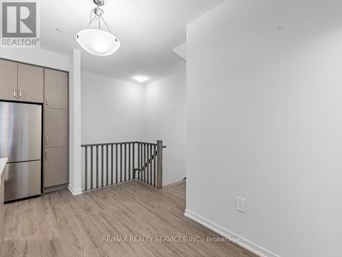 77 - 39 Honeycrisp Crescent, Vaughan, ON - Indoor Photo Showing Other Room