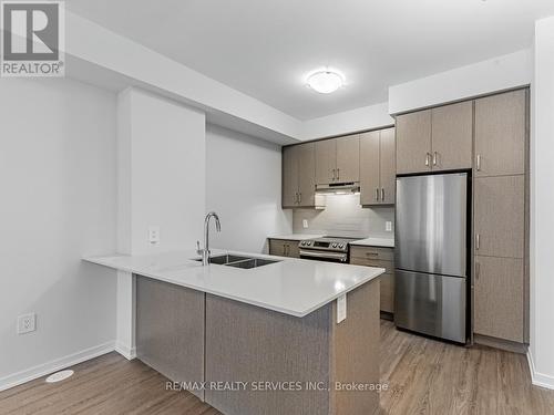 77 - 39 Honeycrisp Crescent, Vaughan, ON - Indoor Photo Showing Kitchen With Double Sink With Upgraded Kitchen