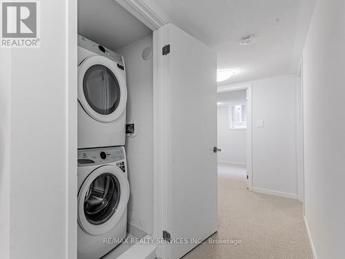 77 - 39 Honeycrisp Crescent, Vaughan, ON - Indoor Photo Showing Laundry Room