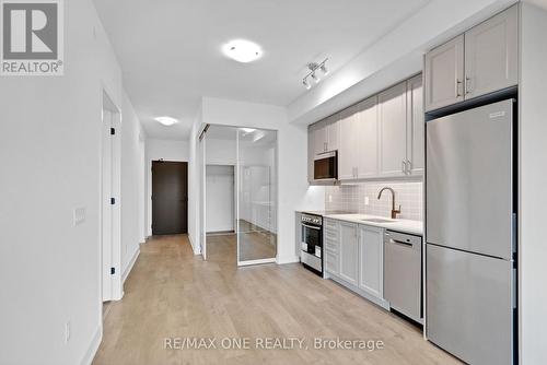 709 - 2343 Khalsa Gate, Oakville, ON - Indoor Photo Showing Kitchen