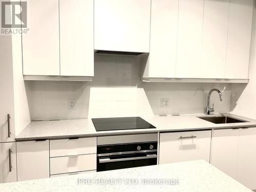 2707 - 30 Elm Drive E, Mississauga, ON - Indoor Photo Showing Kitchen