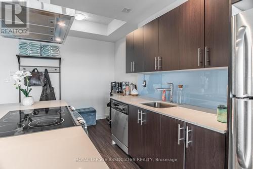 2328 - 165 Legion Road N, Toronto, ON - Indoor Photo Showing Kitchen