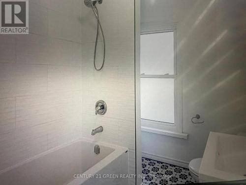 12 Lawrence Avenue, Guelph, ON - Indoor Photo Showing Bathroom