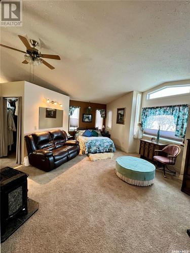 676 3Rd Avenue Ne, Swift Current, SK - Indoor Photo Showing Bedroom