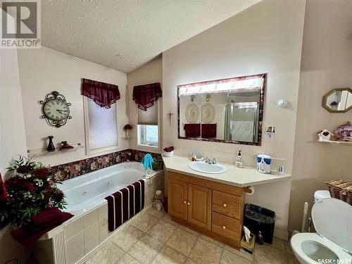 676 3Rd Avenue Ne, Swift Current, SK - Indoor Photo Showing Bathroom