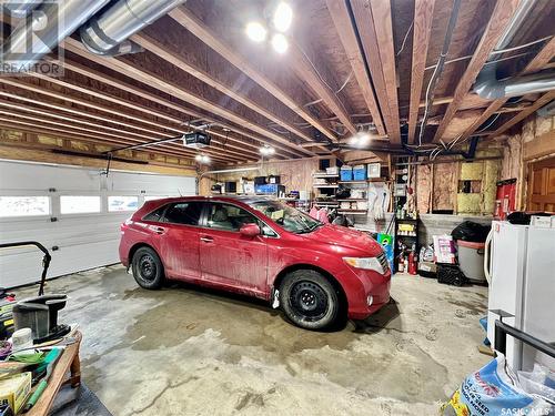 676 3Rd Avenue Ne, Swift Current, SK - Indoor Photo Showing Garage