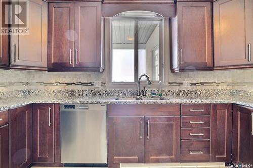 305 3750 Haughton Road E, Regina, SK - Indoor Photo Showing Kitchen With Double Sink