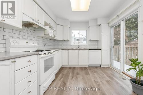 7 Foxden Place, Ottawa, ON - Indoor Photo Showing Kitchen