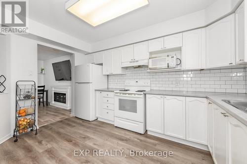 7 Foxden Place, Ottawa, ON - Indoor Photo Showing Kitchen