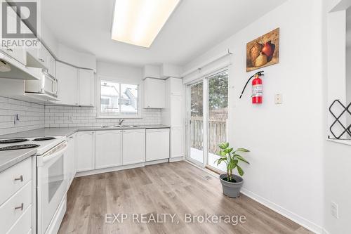 7 Foxden Place, Ottawa, ON - Indoor Photo Showing Kitchen