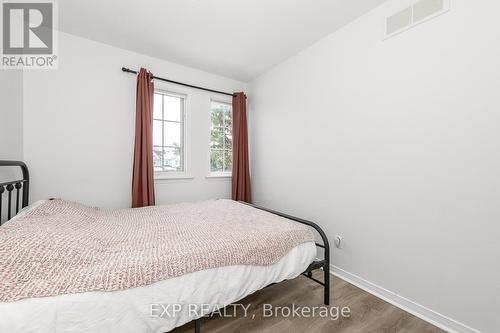 7 Foxden Place, Ottawa, ON - Indoor Photo Showing Bedroom