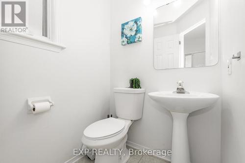 7 Foxden Place, Ottawa, ON - Indoor Photo Showing Bathroom