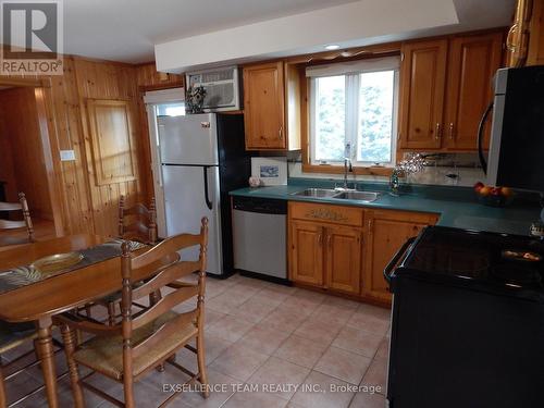 6666 Lawrence Street, South Glengarry, ON - Indoor Photo Showing Kitchen With Double Sink