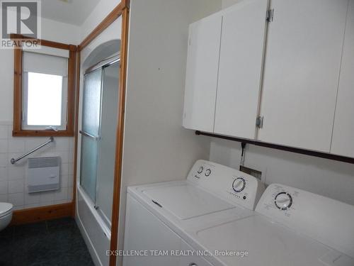 6666 Lawrence Street, South Glengarry, ON - Indoor Photo Showing Laundry Room