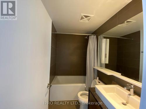 2105 - 121 Mcmahon Drive, Toronto, ON - Indoor Photo Showing Bathroom