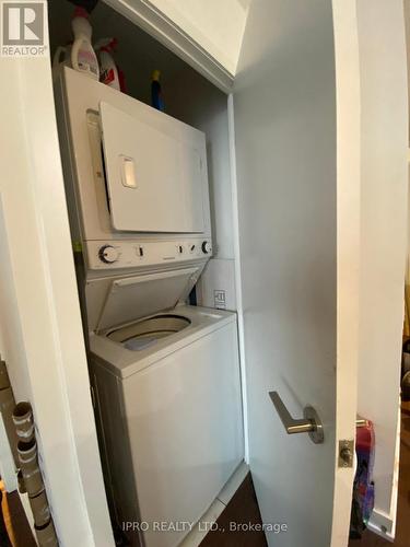 2105 - 121 Mcmahon Drive, Toronto, ON - Indoor Photo Showing Laundry Room