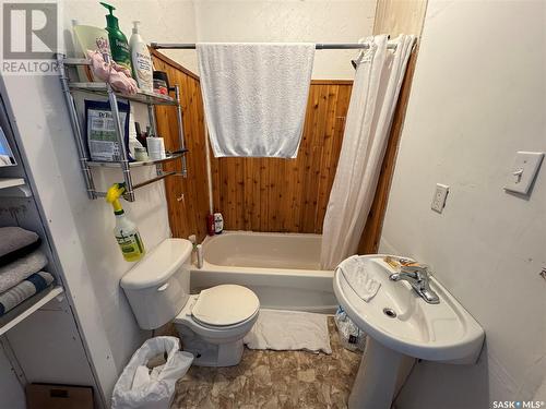 614 Whyte Street, Loreburn, SK - Indoor Photo Showing Bathroom