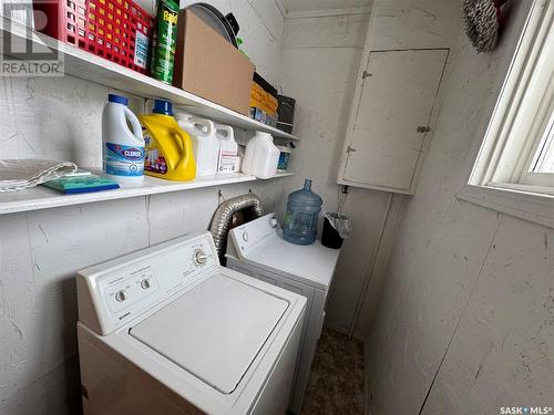 614 Whyte Street, Loreburn, SK - Indoor Photo Showing Laundry Room