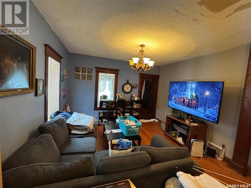 614 Whyte Street, Loreburn, SK - Indoor Photo Showing Living Room