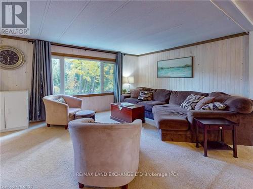 112 Huron Road, Huron-Kinloss, ON - Indoor Photo Showing Living Room