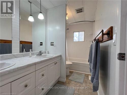 112 Huron Road, Huron-Kinloss, ON - Indoor Photo Showing Bathroom