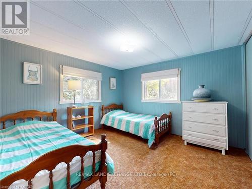 112 Huron Road, Huron-Kinloss, ON - Indoor Photo Showing Bedroom