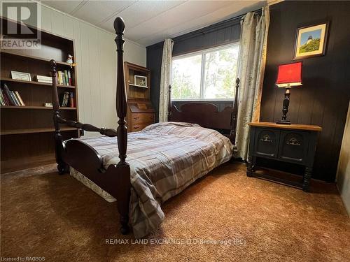 112 Huron Road, Huron-Kinloss, ON - Indoor Photo Showing Bedroom