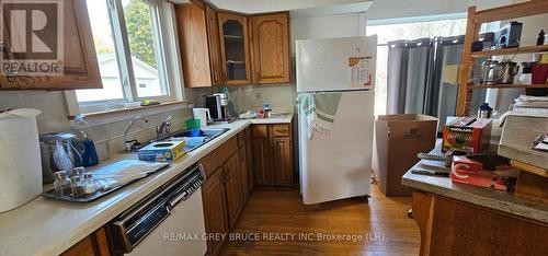 4 Alexander Street, Northern Bruce Peninsula, ON - Indoor Photo Showing Kitchen