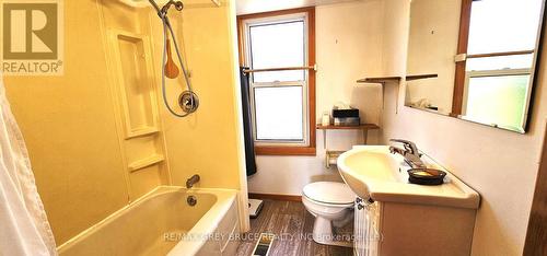 4 Alexander Street, Northern Bruce Peninsula, ON - Indoor Photo Showing Bathroom