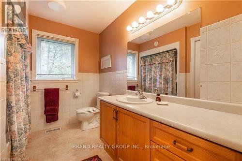 109 Alexandria St, Georgian Bluffs, ON - Indoor Photo Showing Bathroom