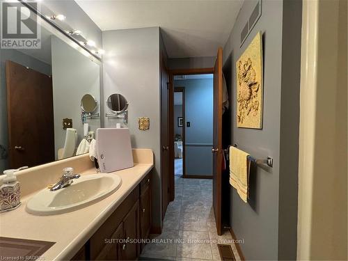 502230 Grey Road 1, Georgian Bluffs, ON - Indoor Photo Showing Bathroom