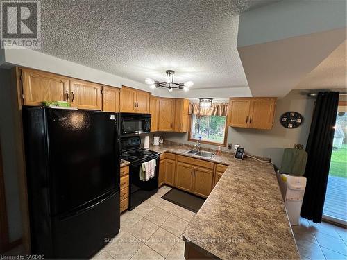 502230 Grey Road 1, Georgian Bluffs, ON - Indoor Photo Showing Kitchen With Double Sink