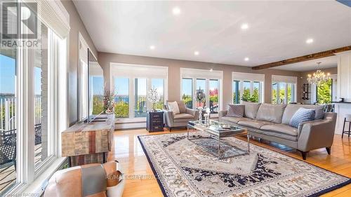 151 Grandore Street W, Georgian Bluffs, ON - Indoor Photo Showing Living Room