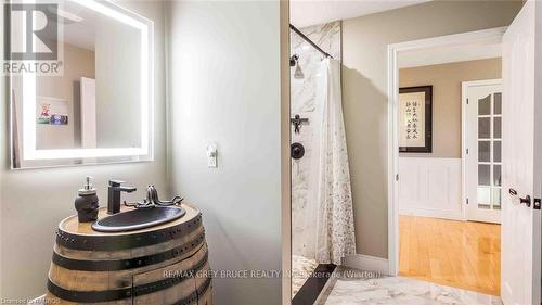 151 Grandore Street W, Georgian Bluffs, ON - Indoor Photo Showing Bathroom