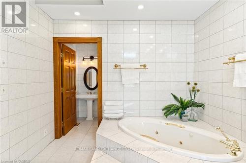 248 Bruce Road 23, Kincardine, ON - Indoor Photo Showing Bathroom