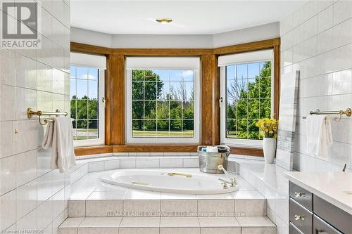 248 Bruce Road 23, Kincardine, ON - Indoor Photo Showing Bathroom