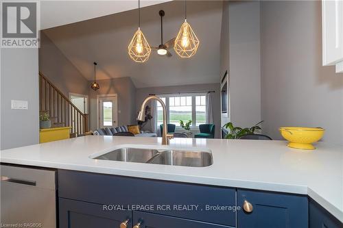 133 Hawthorn Crescent, Georgian Bluffs, ON - Indoor Photo Showing Kitchen With Double Sink