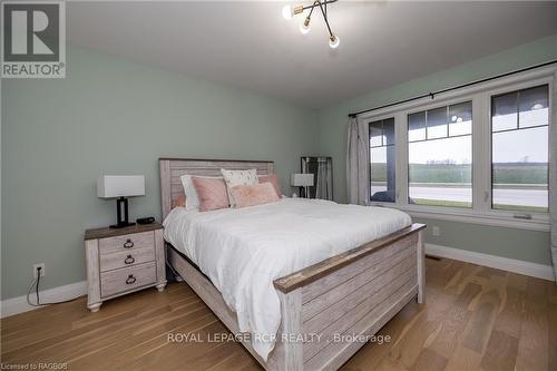 133 Hawthorn Crescent, Georgian Bluffs, ON - Indoor Photo Showing Bedroom