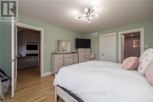 133 Hawthorn Crescent, Georgian Bluffs, ON - Indoor Photo Showing Bedroom