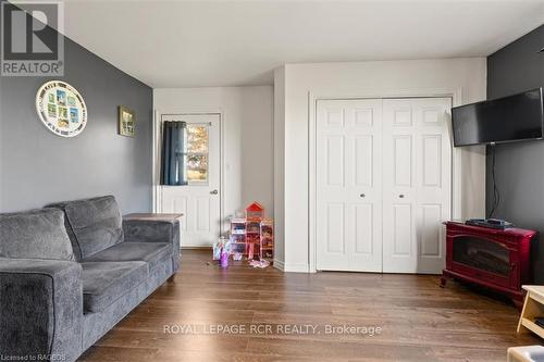 103701 Southgate Road 10, Southgate, ON - Indoor Photo Showing Living Room